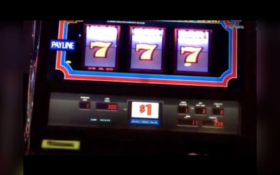 11 Free Spins no deposit at Sloty Casino