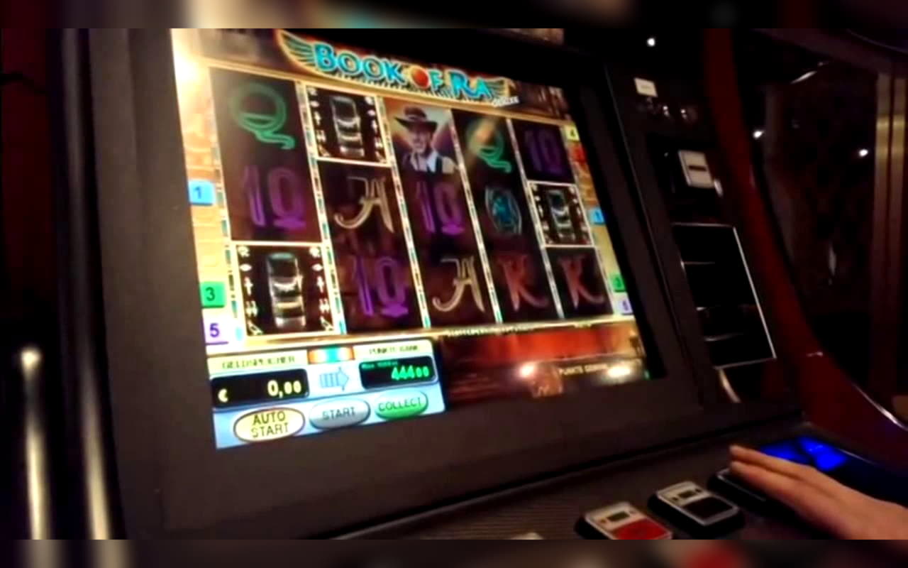 EUR 925 Daily freeroll slot tournament at William Hill Casino