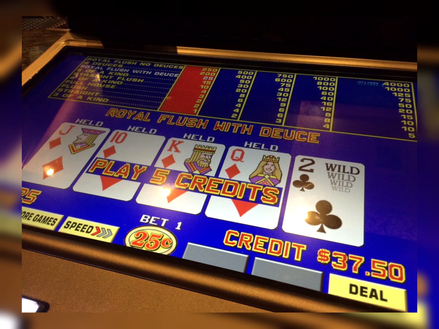 EUR 385 casino chip at High Roller Casino