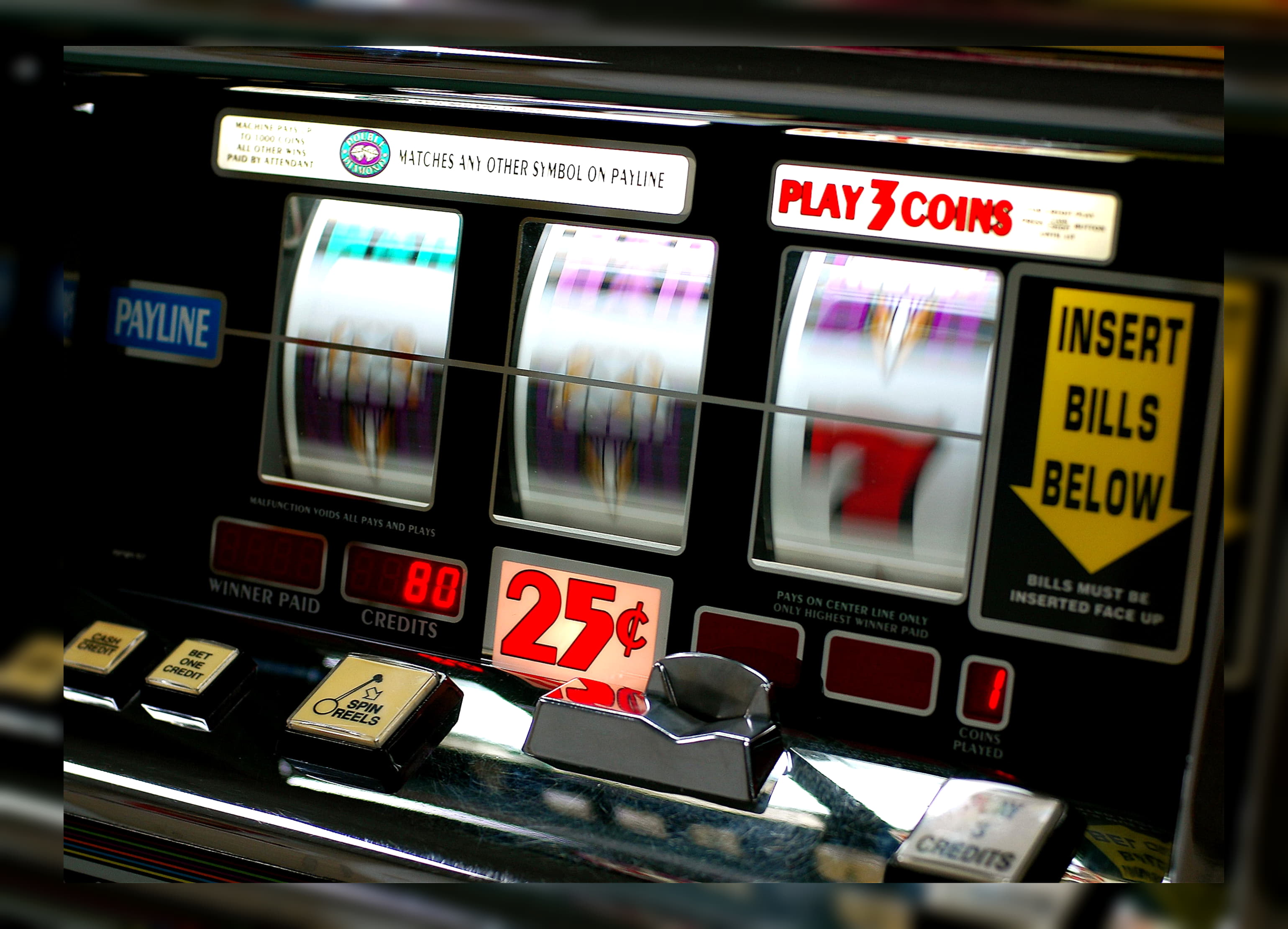 $995 Daily freeroll slot tournament at Casino com