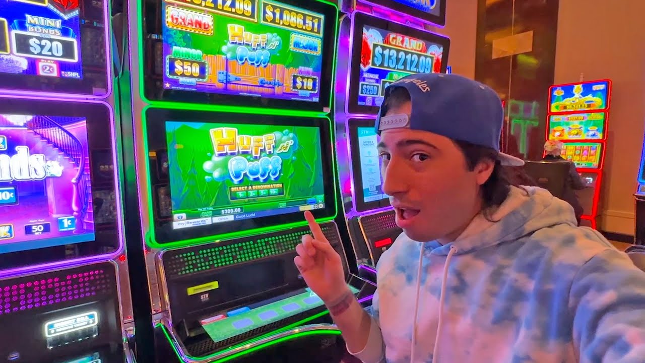 Nonstop MAX BETTING On A Huff N' Puff Slot!